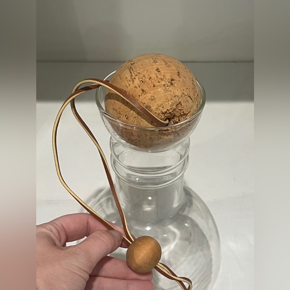 WILL NOT TAKE LESS Vintage 1970's  PYREX Glass Wine Decanter with Cork Ball - Picture 3 of 4